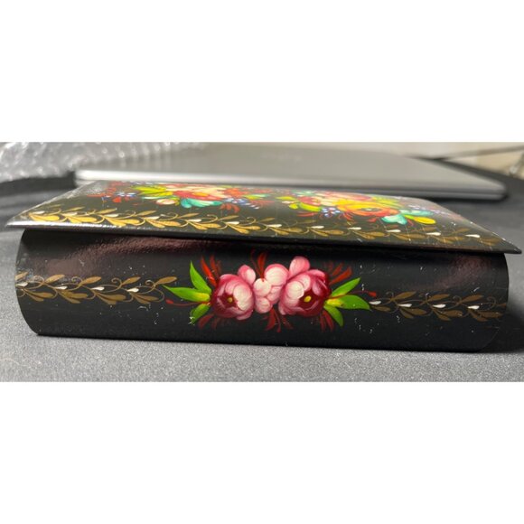 Russian Green Lacquer Hand Painted Flowers Vintage Signed Trinket Box - Picture 3 of 8